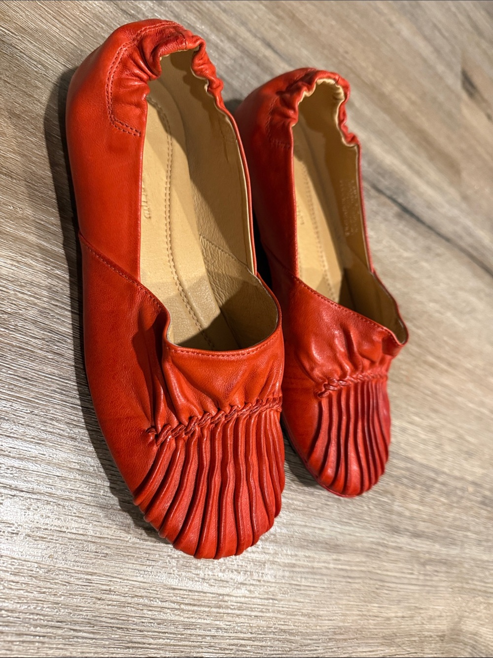 NWT Chocolat Blu Cam2 Women's Orange Red Pleated Soft Leather Ballet Flats